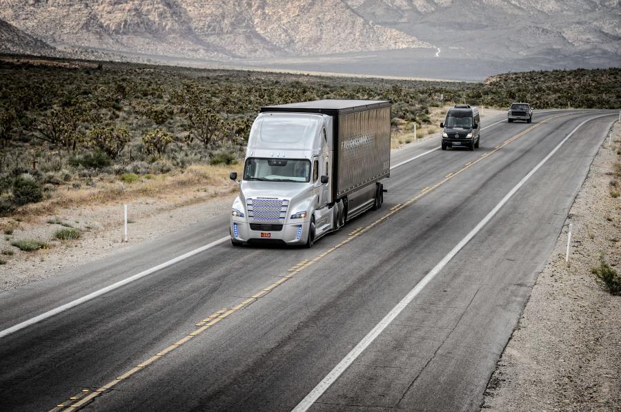  Freightliner Inspiration Truck 2015 года  (фото 11 из 15)